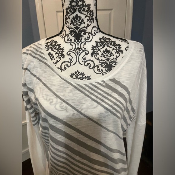 Old Navy Active size medium top - Picture 6 of 8